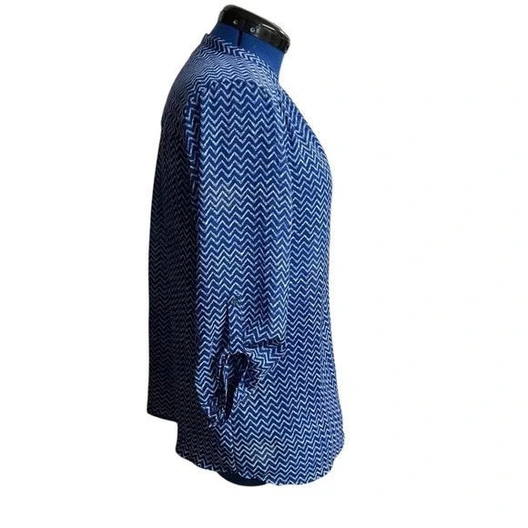 MAURICES Women's Blue White "Chevron Style"Top Blouse Tunic Size Large - Picture 2 of 9